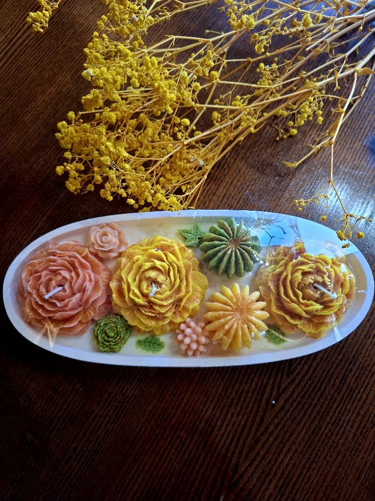 Fall vibes in a candle   Hand-poured with soy wax, beeswax & coconut wax